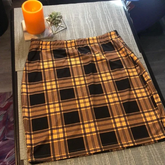 #76 NWOT Yellow Plaid Mini Skirt - Picture 1 of 14